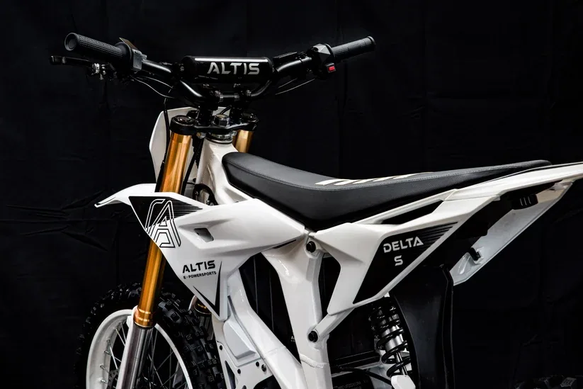 White Altis Delta S bodywork view