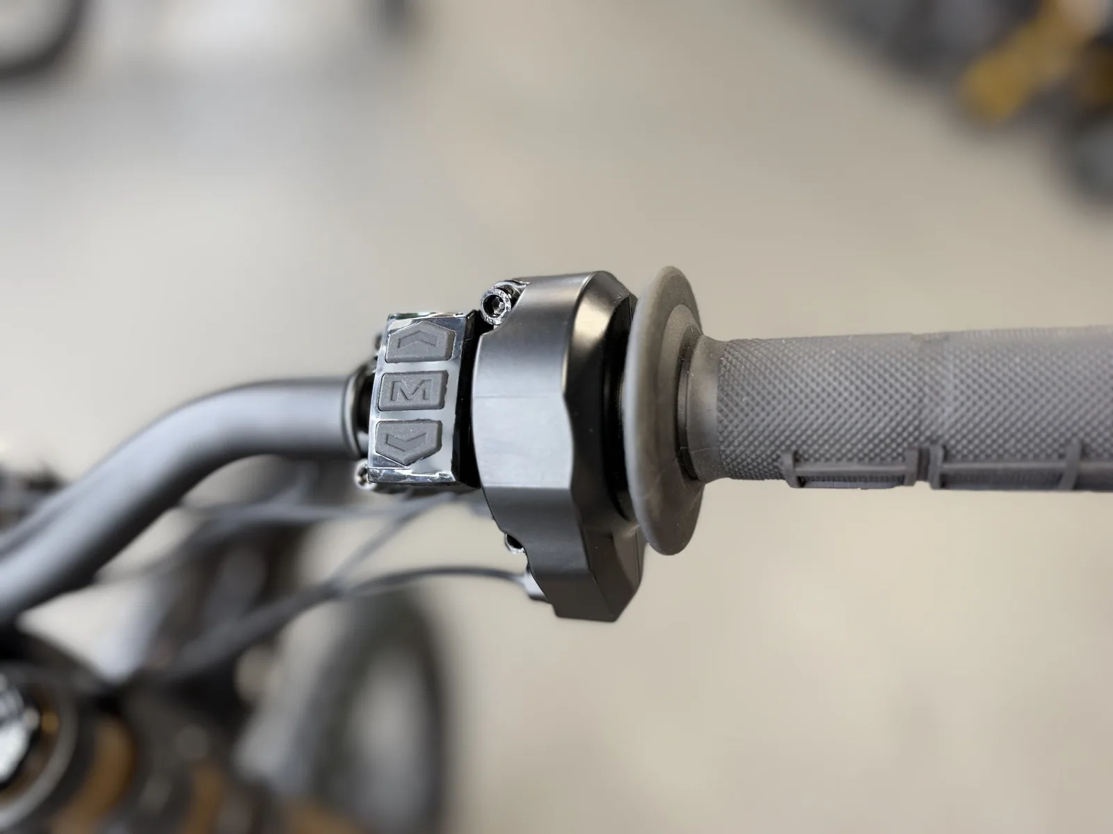 Arctic Leopard XF electric dirt bike throttle grip detail