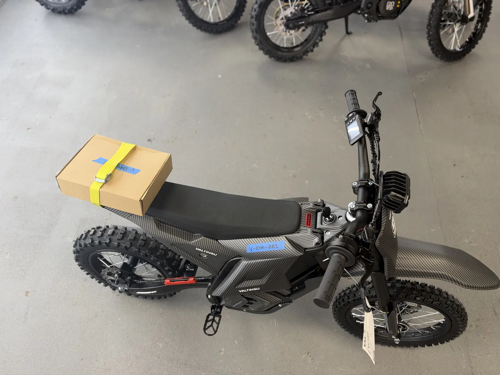 Valtinsu EM-5 electric dirt bike at the VoltRush USA showroom, photo 3