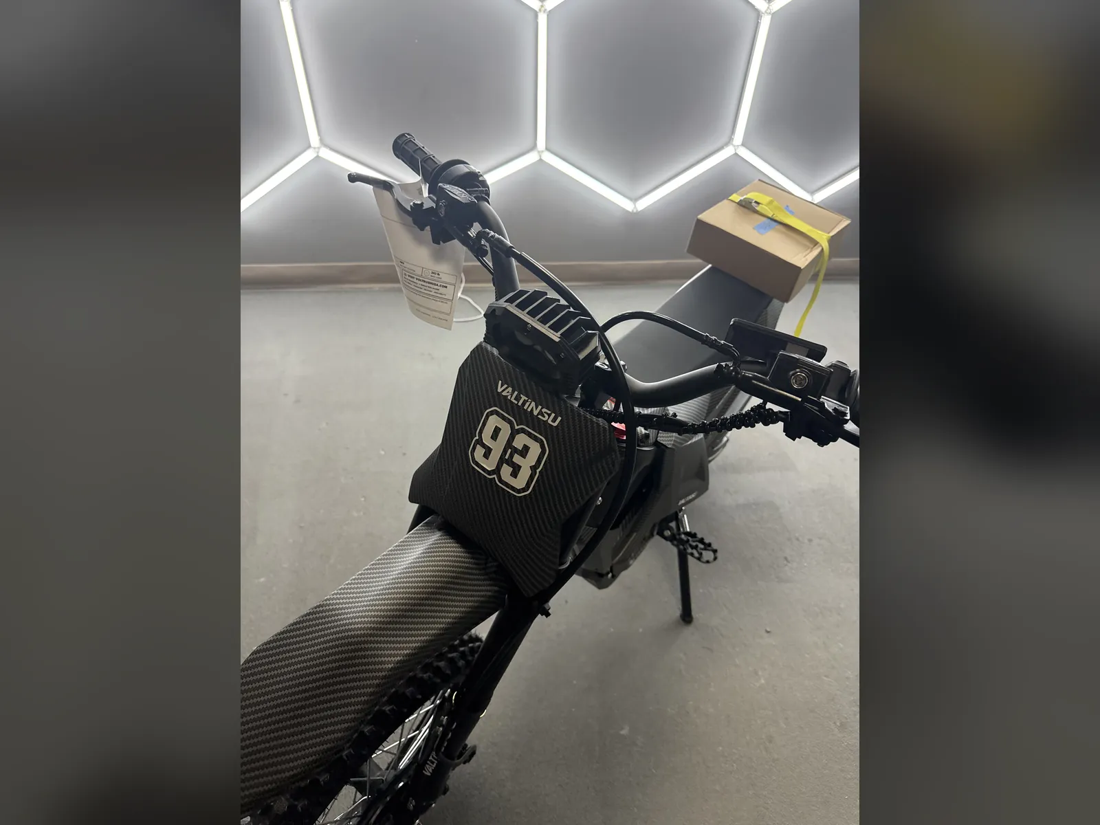 Valtinsu EM-5 electric dirt bike at the VoltRush USA showroom, photo 5