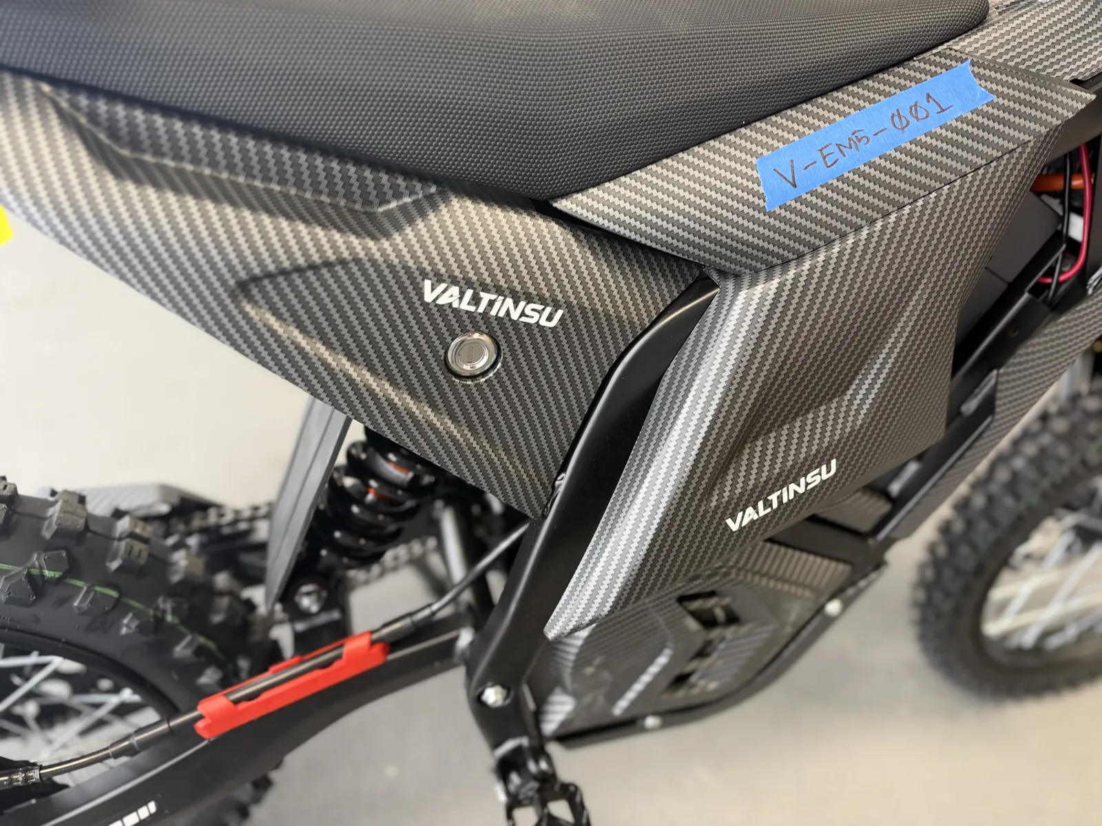 Valtinsu EM-5 electric dirt bike at the VoltRush USA showroom, photo 7