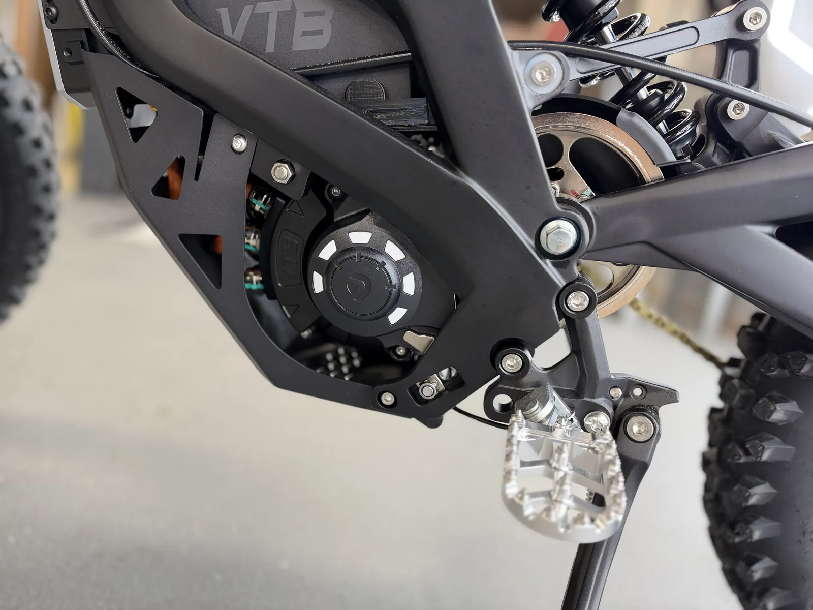 Ventus V1+ EVO electric dirt bike frame and footpeg detail
